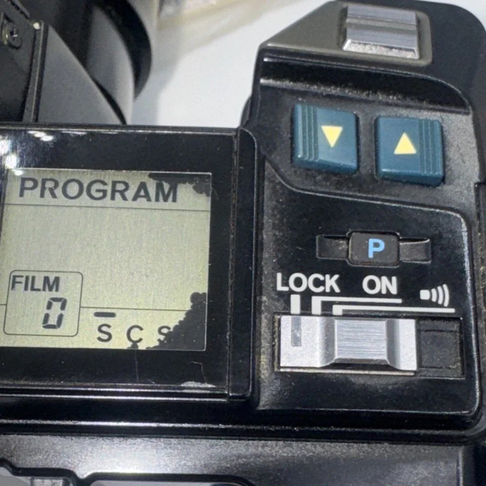 Minolta Maxxum 7000 AF 35mm Camera 70-210mm f/4 Beercan Lens 2800AF Flash TESTED